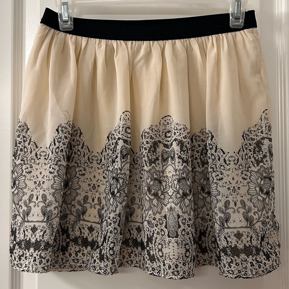American Eagle Cream and Black Lace Skirt